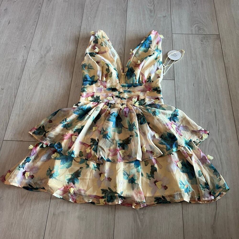 Luxxel YELLOW V-NECK FLORAL SHORT DRESS size s